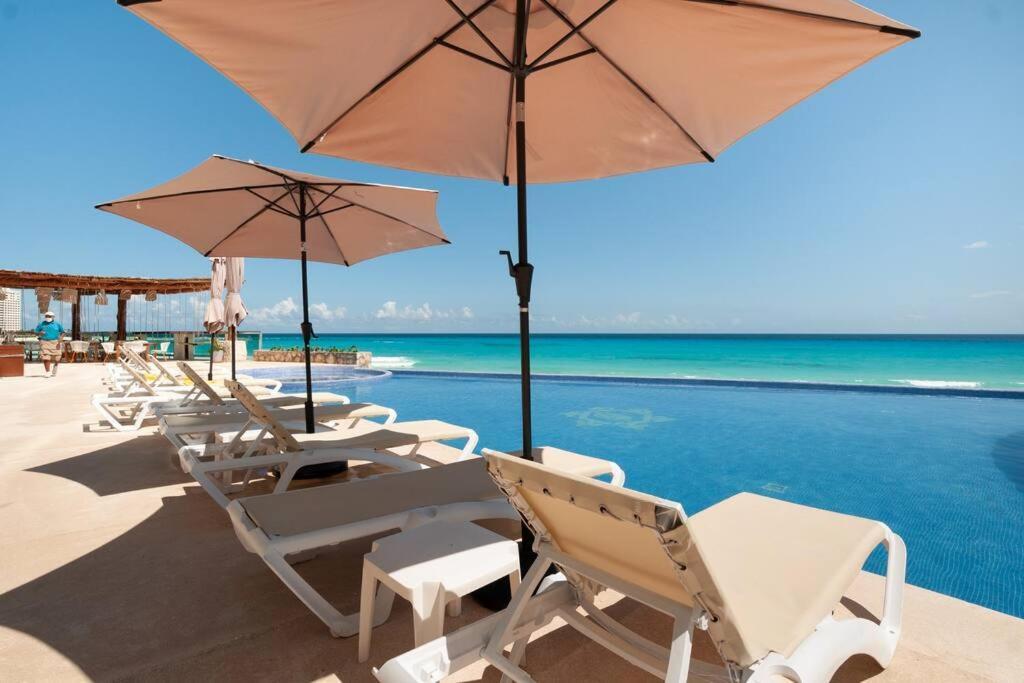 *Turquoise Escape- Beachfront Studio By Casa Paraiso* Канкун Екстериор снимка