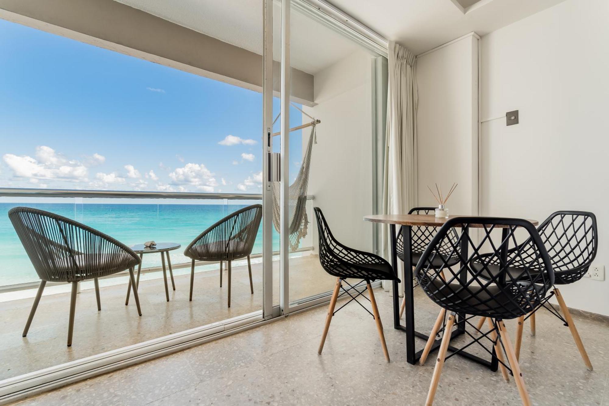 *Turquoise Escape- Beachfront Studio By Casa Paraiso* Канкун Екстериор снимка